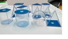 3D solids set 5 cm: Set of 12 pcs. Made of transparent plastic with removable lid. Ideal for volume concepts.