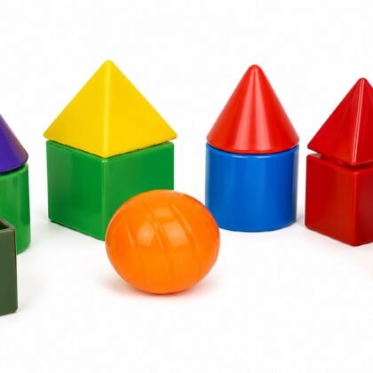 3D Solids Set 10 cm : Coloured set of 12 pcs. made of plastic with removable lid.